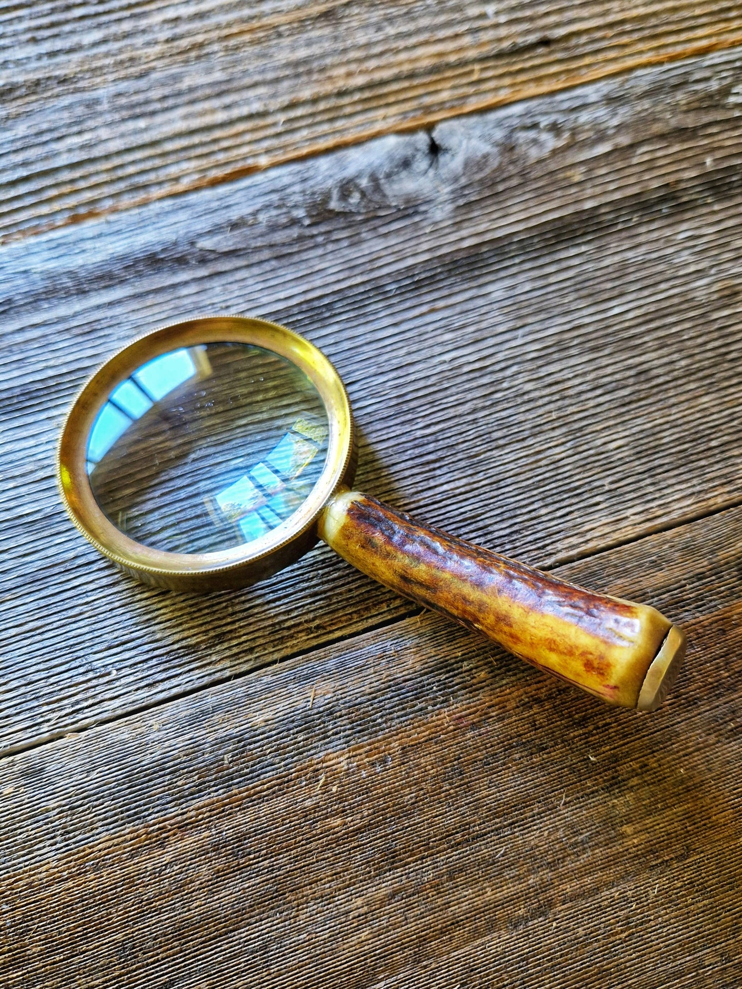 Horn & Brass English Magnifying Glass