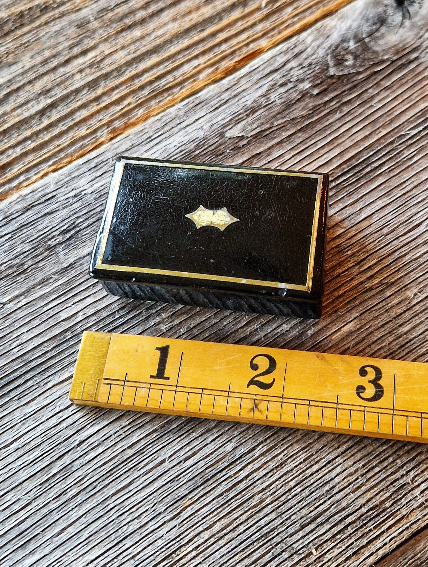 Victorian Papier-Mâché Snuff Box, Black Lacquer with Gold Details | Antique Tobacciana