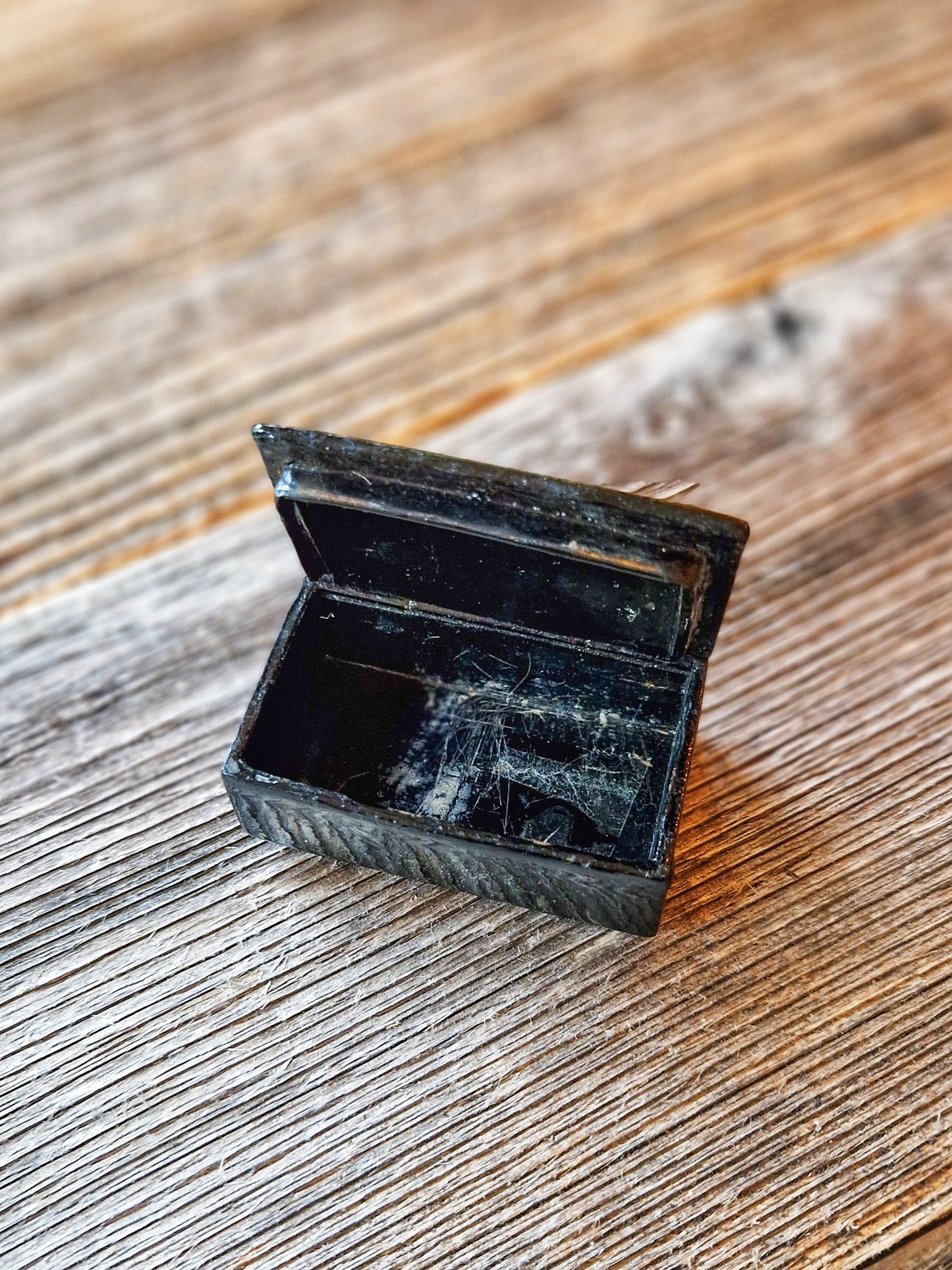Victorian Papier-Mâché Snuff Box, Black Lacquer with Gold Details | Antique Tobacciana