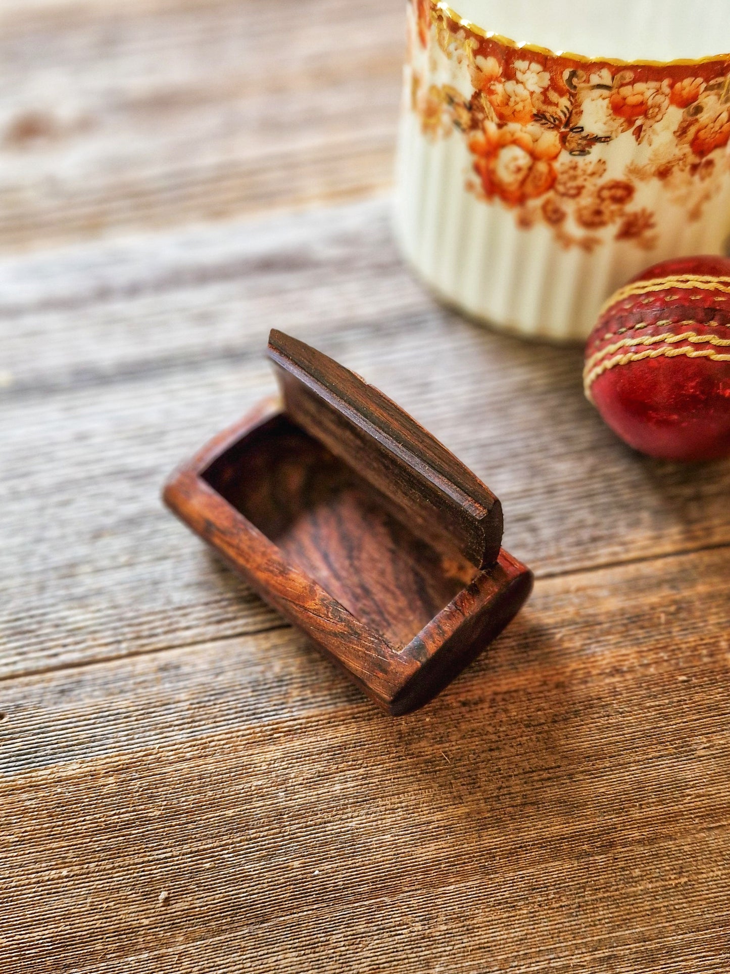 Fine Victorian Wooden Snuff Box with Inlaid Shamrock, Brass Details | Antique Tobacciana