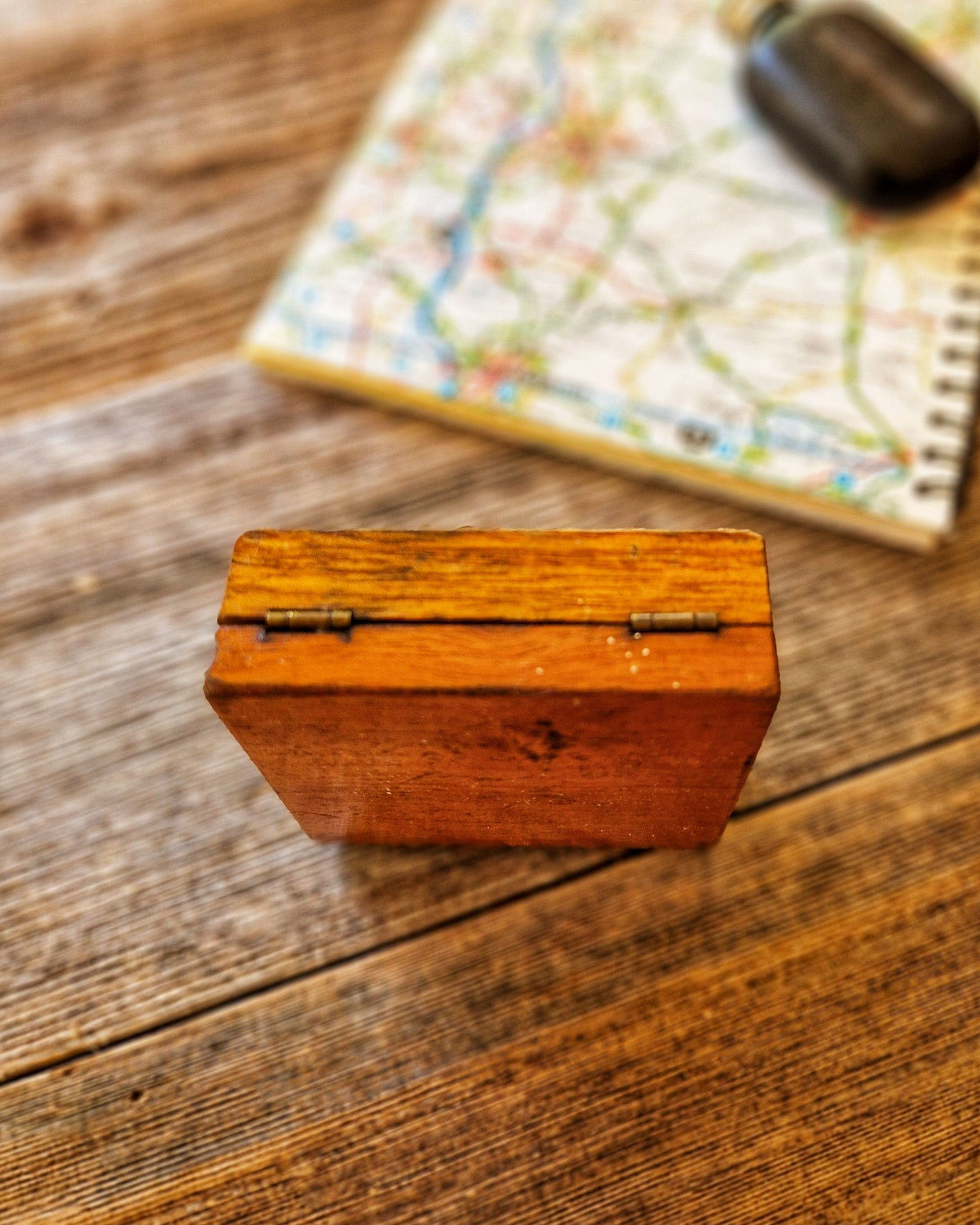 Gentleman’s Boxed Travel Compass from early 1900s – Hardwood Box, Brass Hinges, Dual Clasps