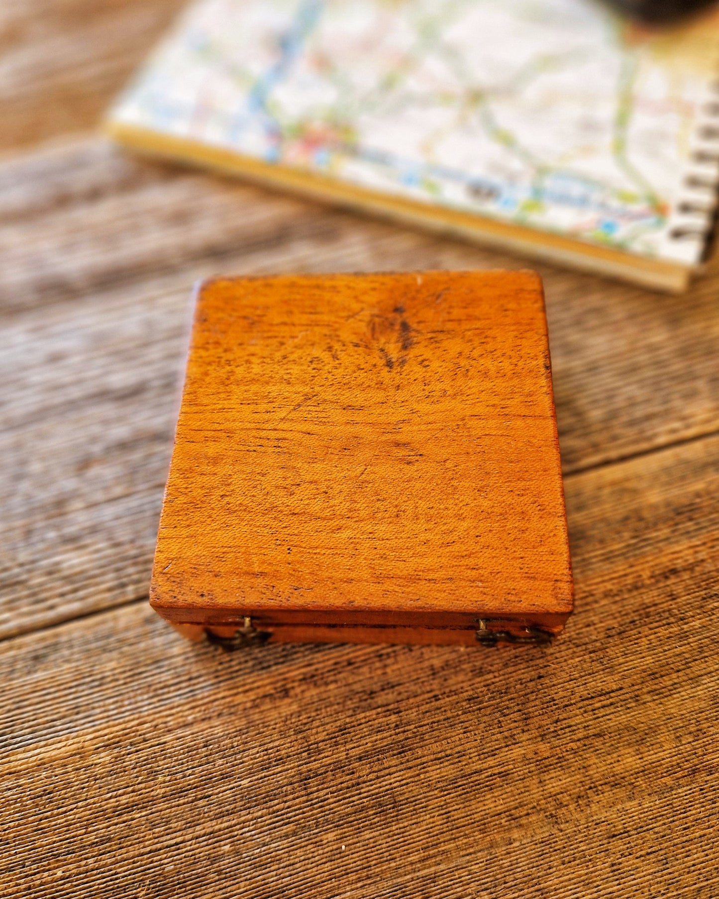 Gentleman’s Boxed Travel Compass from early 1900s – Hardwood Box, Brass Hinges, Dual Clasps