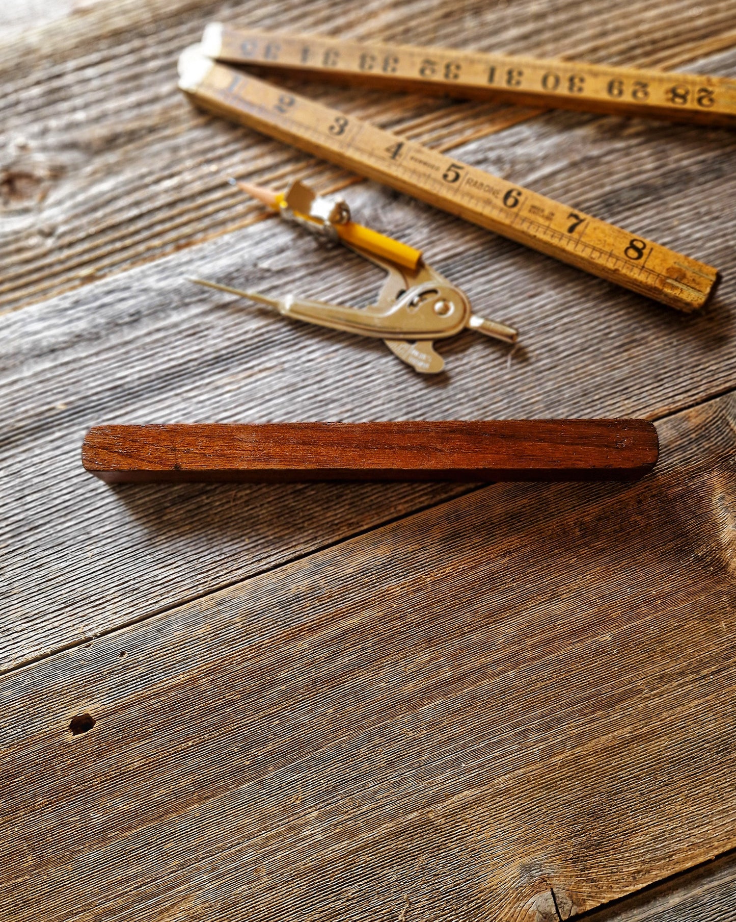 Antique 8-Inch Spirit Level by I & D Smallwood c. 1880–1910 | Vintage English Level in Rosewood