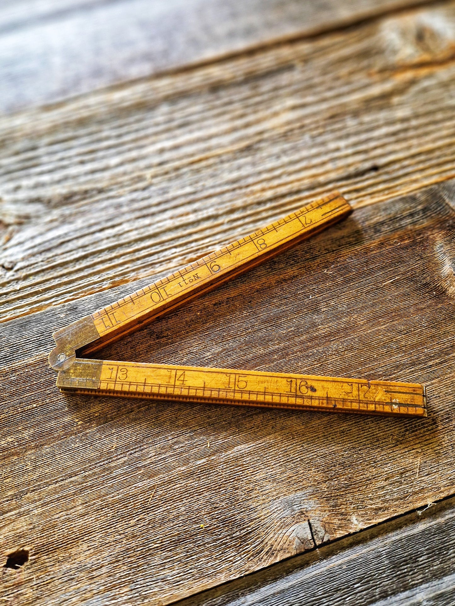 Classic English Boxwood No. 11 Folding Ruler