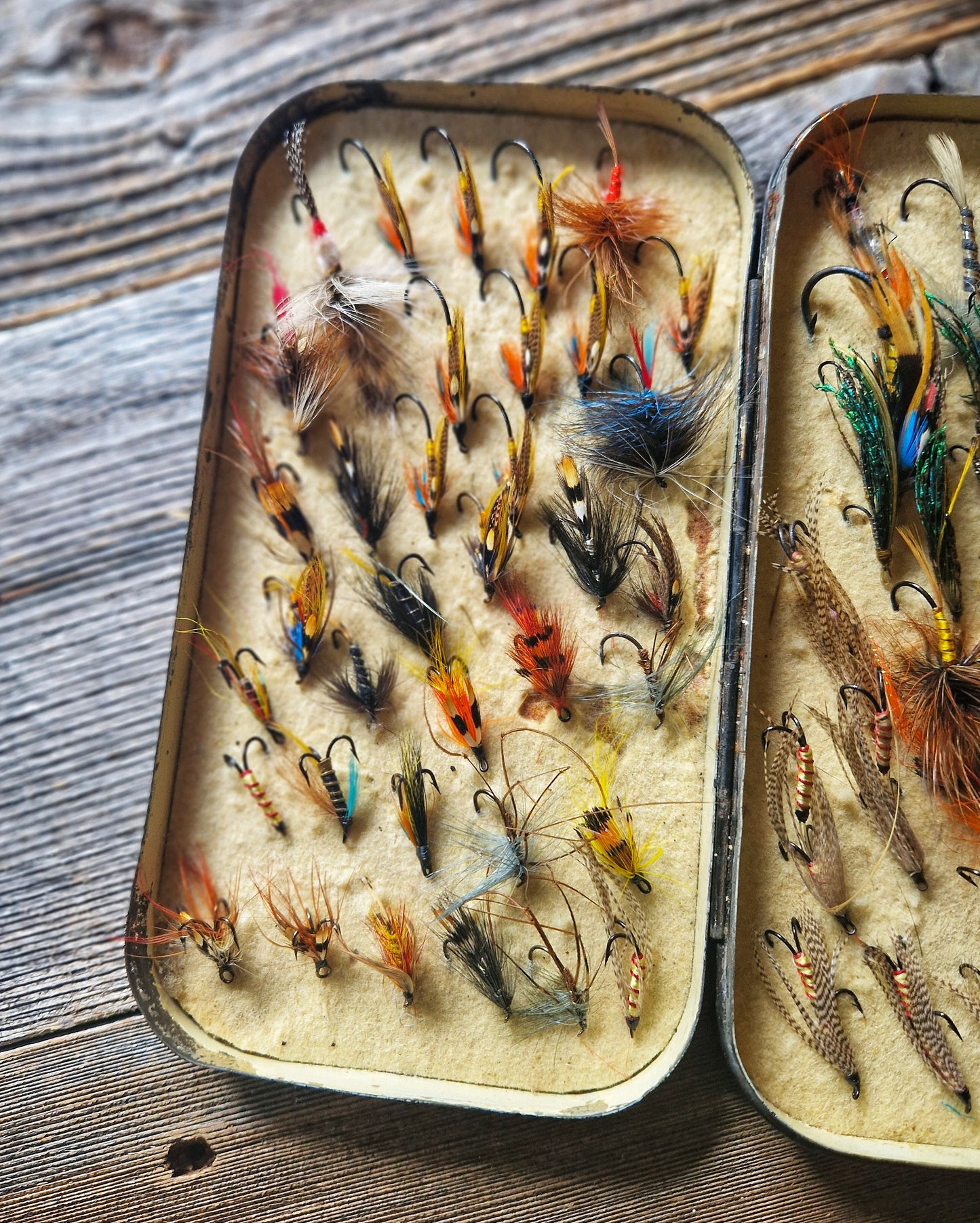 Hardy Bros Japanned Fly Box with 60+ Trout & Salmon Flies | Vintage Mid‑Century Steel Case with Felt