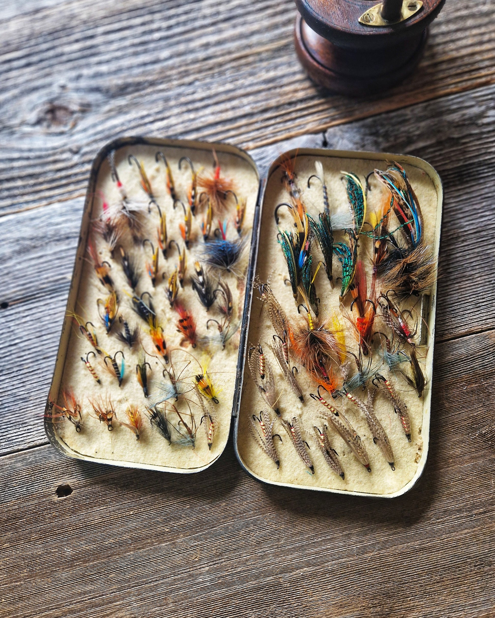 Hardy Bros Japanned Fly Box with 60+ Trout & Salmon Flies | Vintage Mid‑Century Steel Case with Felt 