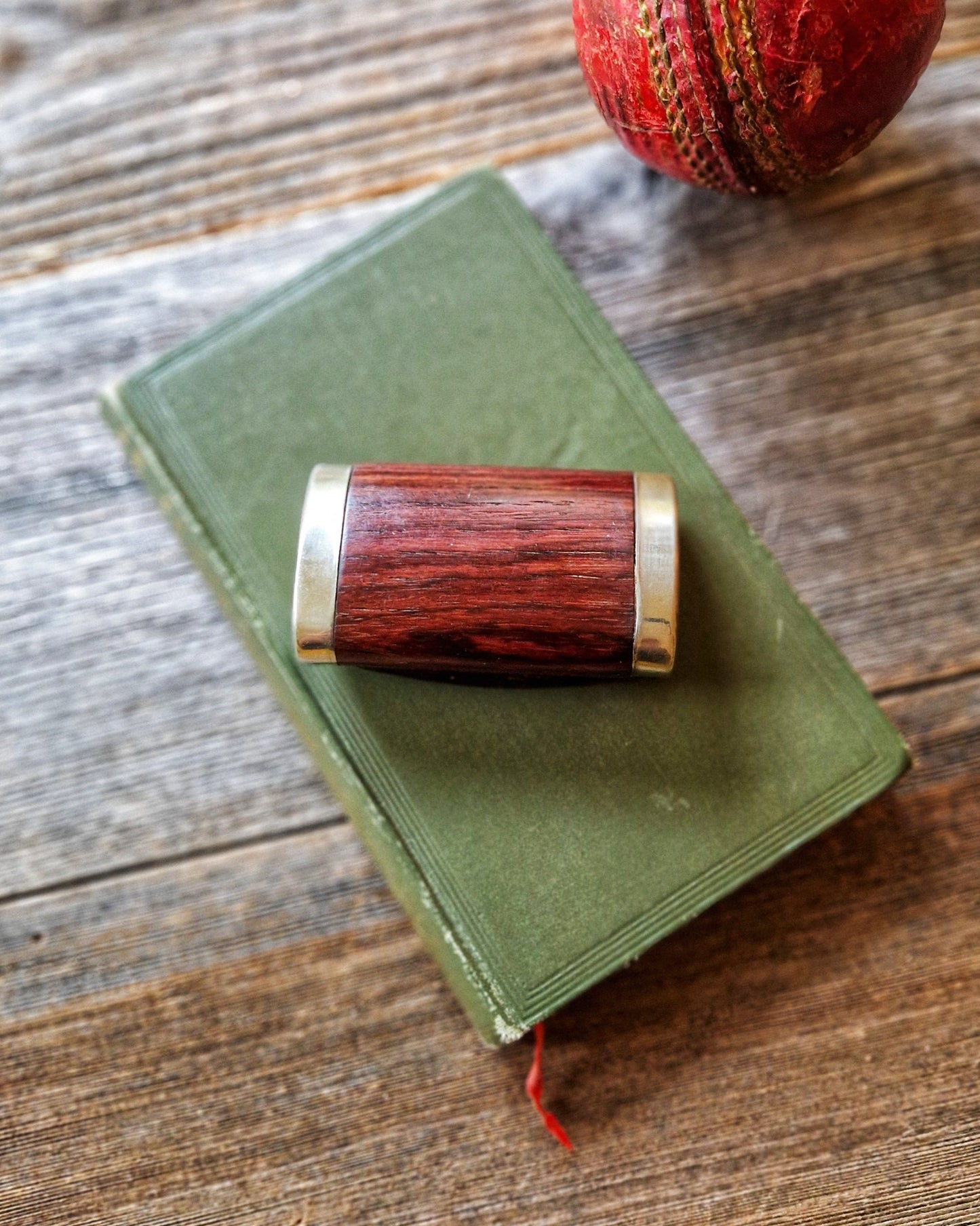 Antique Wooden Snuff Box with Inlaid Stag Motif | Late Victorian Gentleman’s Accessory