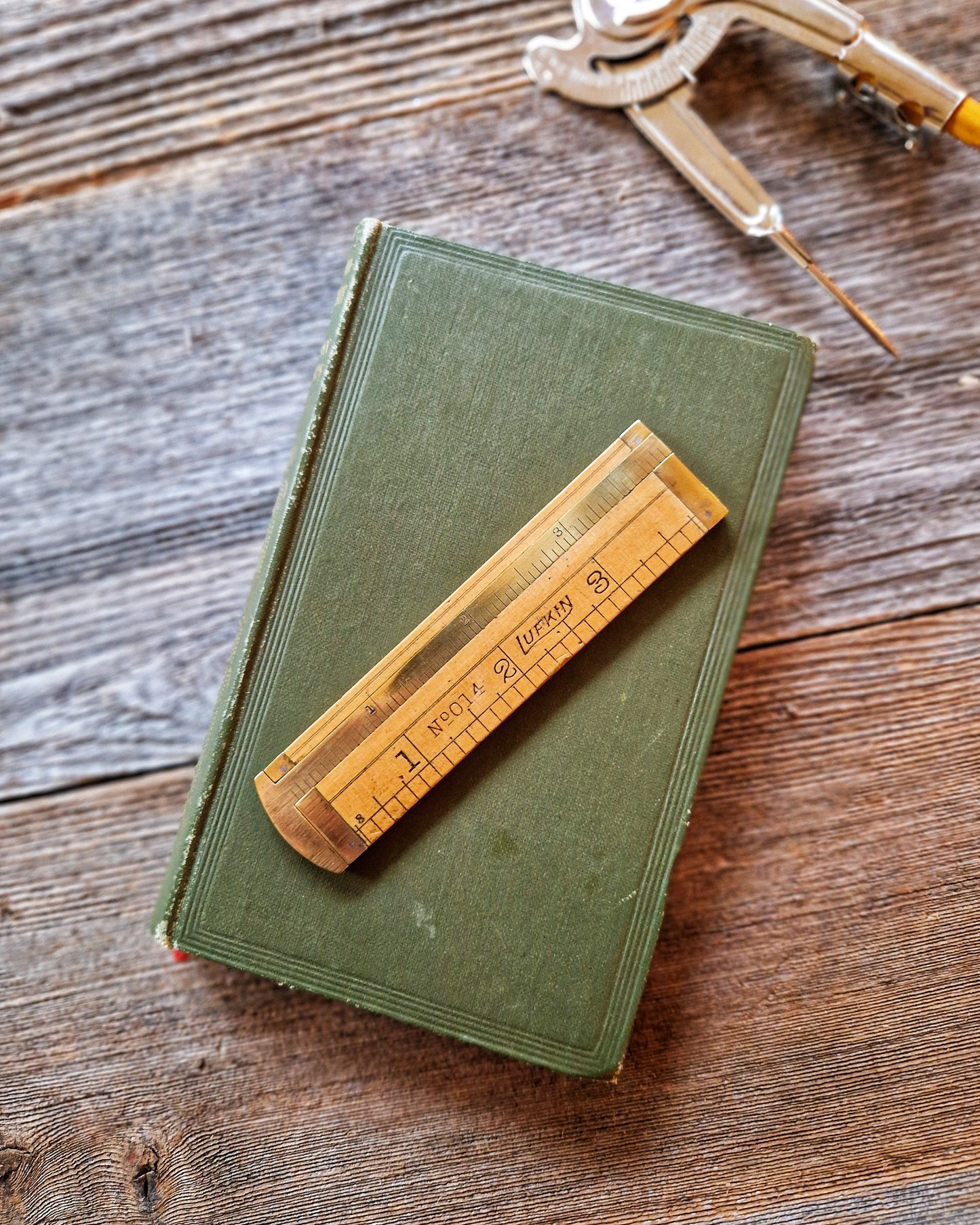 Lufkin Caliper Rule No. 014 c. 1900-1920 | 4-Inch Boxwood & Brass Measuring Tool