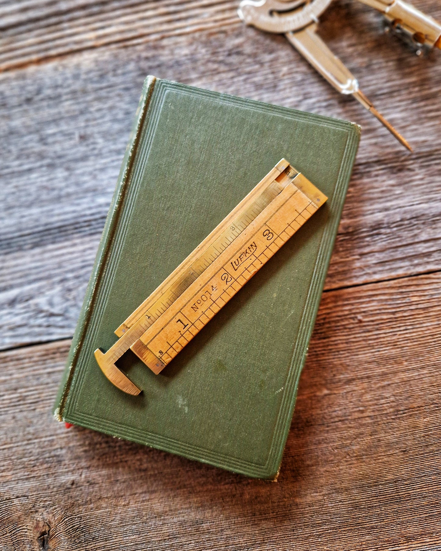 Lufkin Caliper Rule No. 014 c. 1900-1920 | 4-Inch Boxwood & Brass Measuring Tool