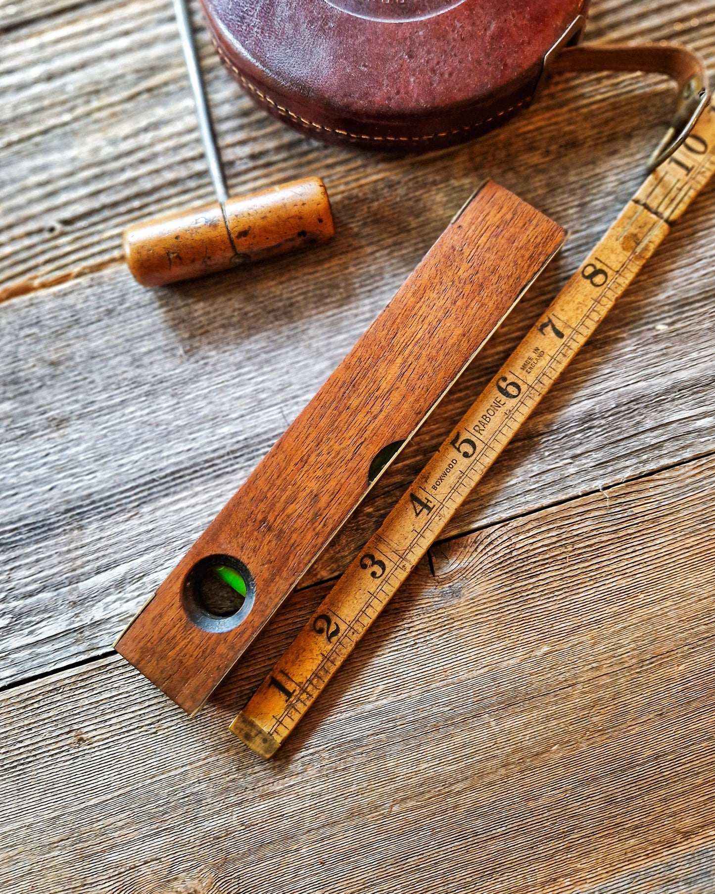 8-Inch Spirit Level by Guaranteed Tools Limited c. 1938–1942 | Vintage English Brass & Wood Tool