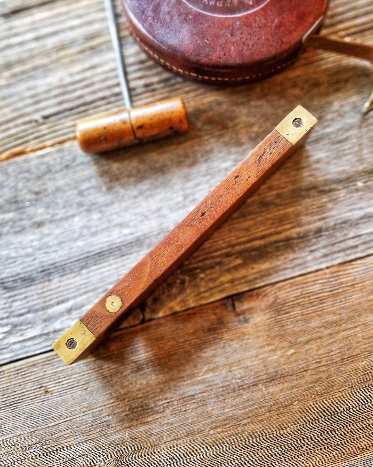 8-Inch Spirit Level by Guaranteed Tools Limited c. 1938–1942 | Vintage English Brass & Wood Tool