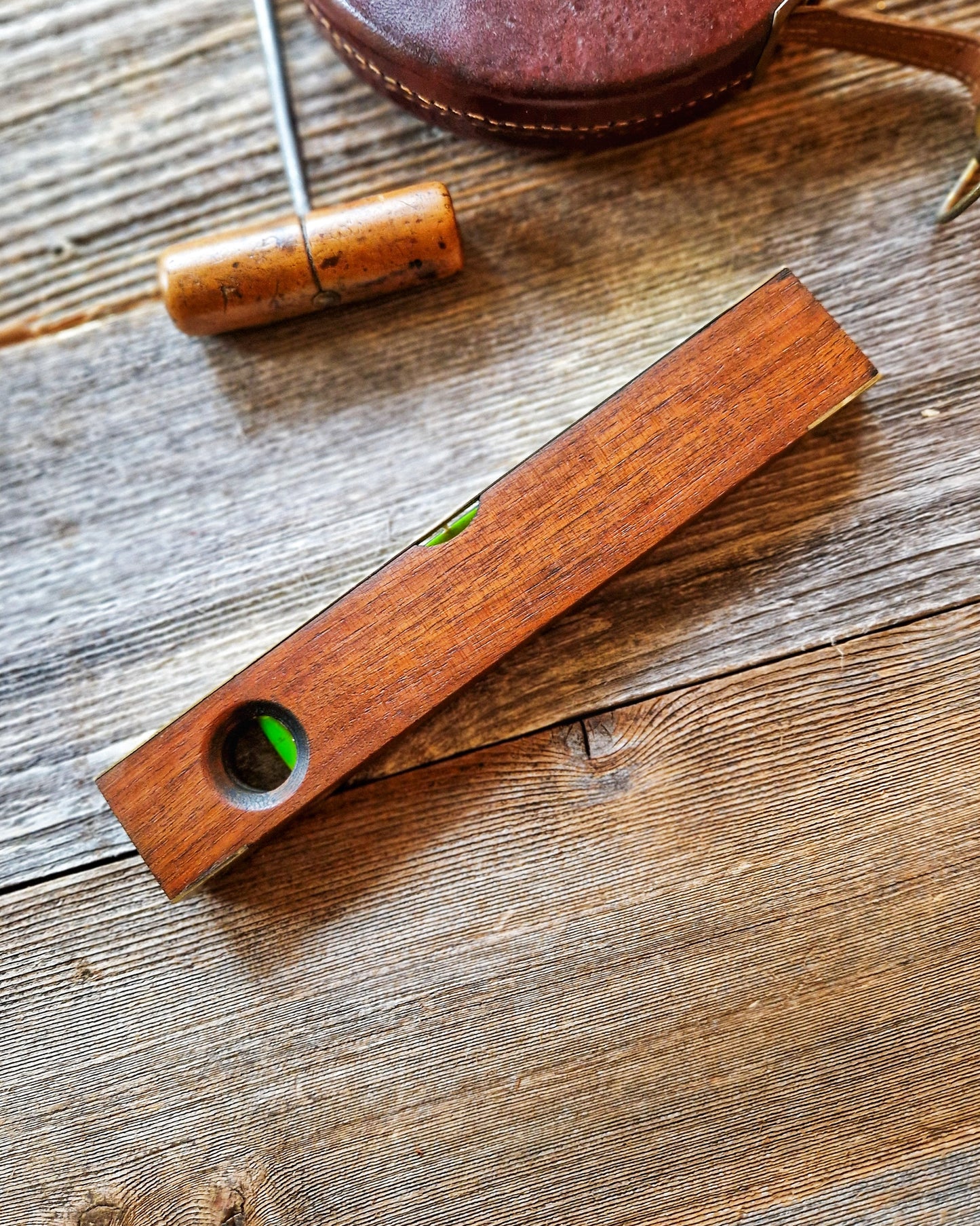 8-Inch Spirit Level by Guaranteed Tools Limited c. 1938–1942 | Vintage English Brass & Wood Tool