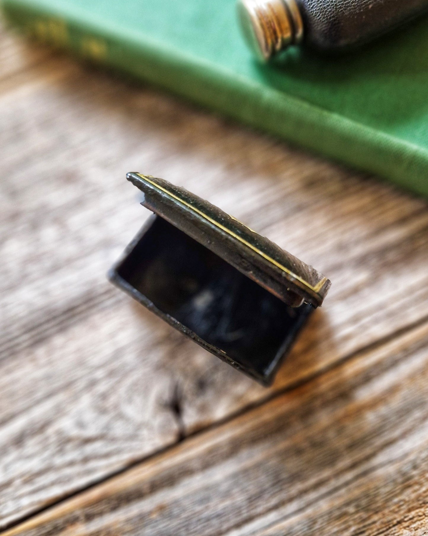 Victorian Papier-Mâché Snuff Box, Black Lacquer with Gold Details | Antique Tobacciana