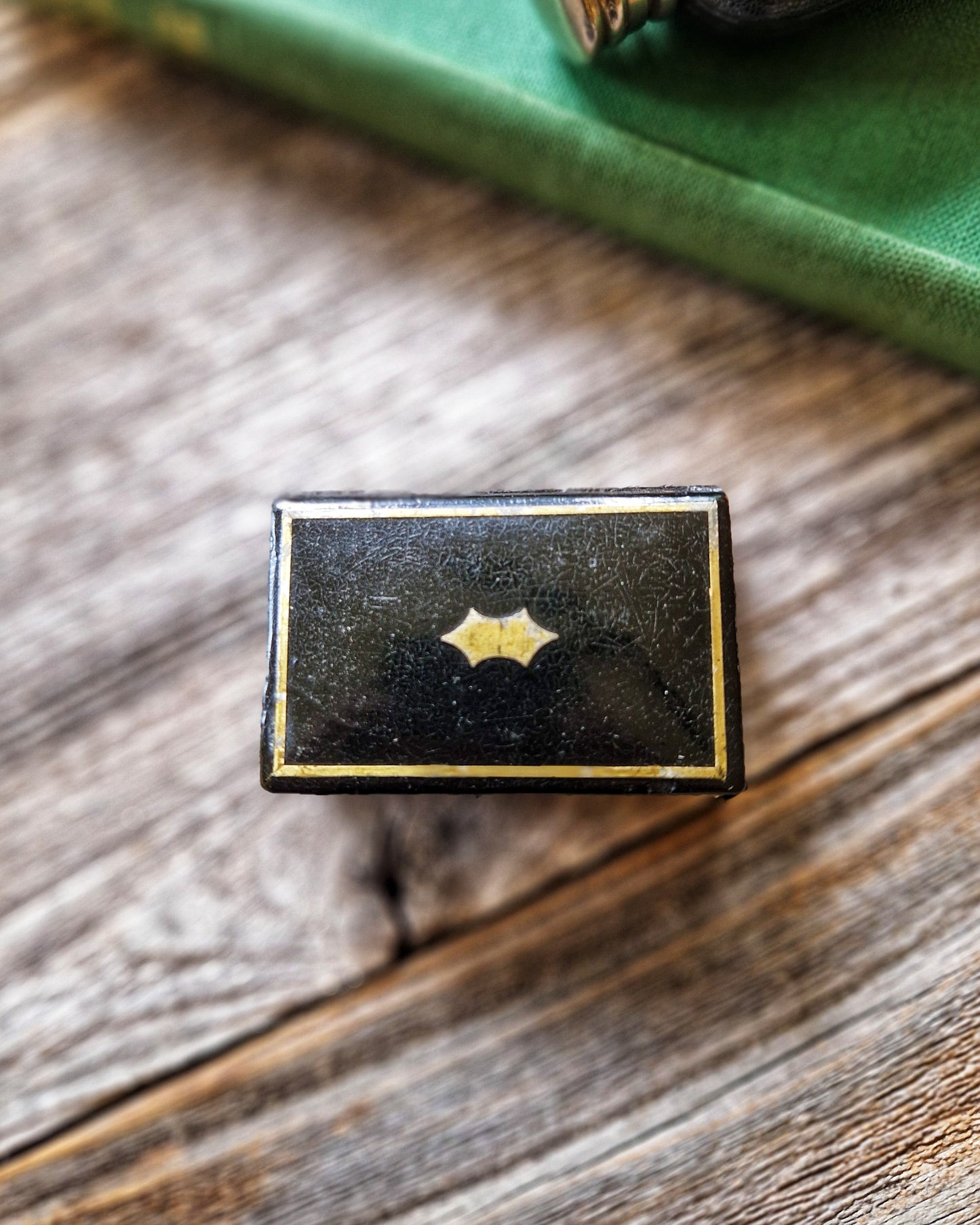 Victorian Papier-Mâché Snuff Box, Black Lacquer with Gold Details | Antique Tobacciana