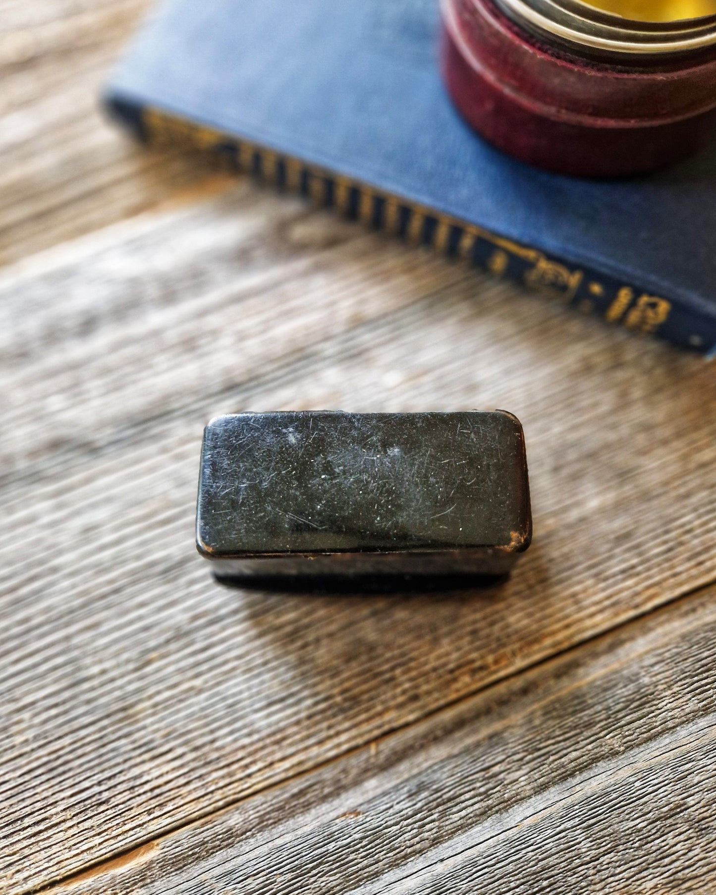 Victorian Papier Mache Snuff Box in Black Lacquer with Mother of Pearl Inlay | Antique Tobacciana c. 1870-1900