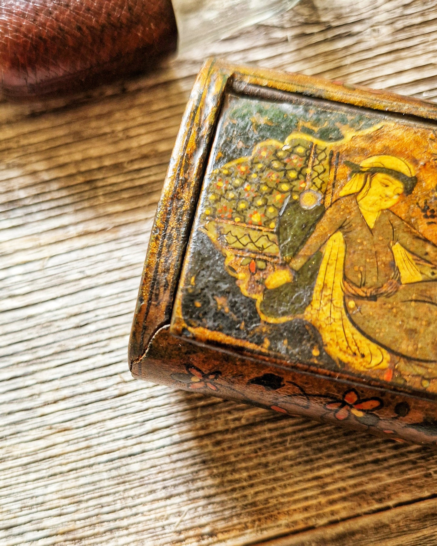 Antique Persian Lacquer Snuff Box c. 1880-1925 | Hand-painted Qajar Papier-Mache