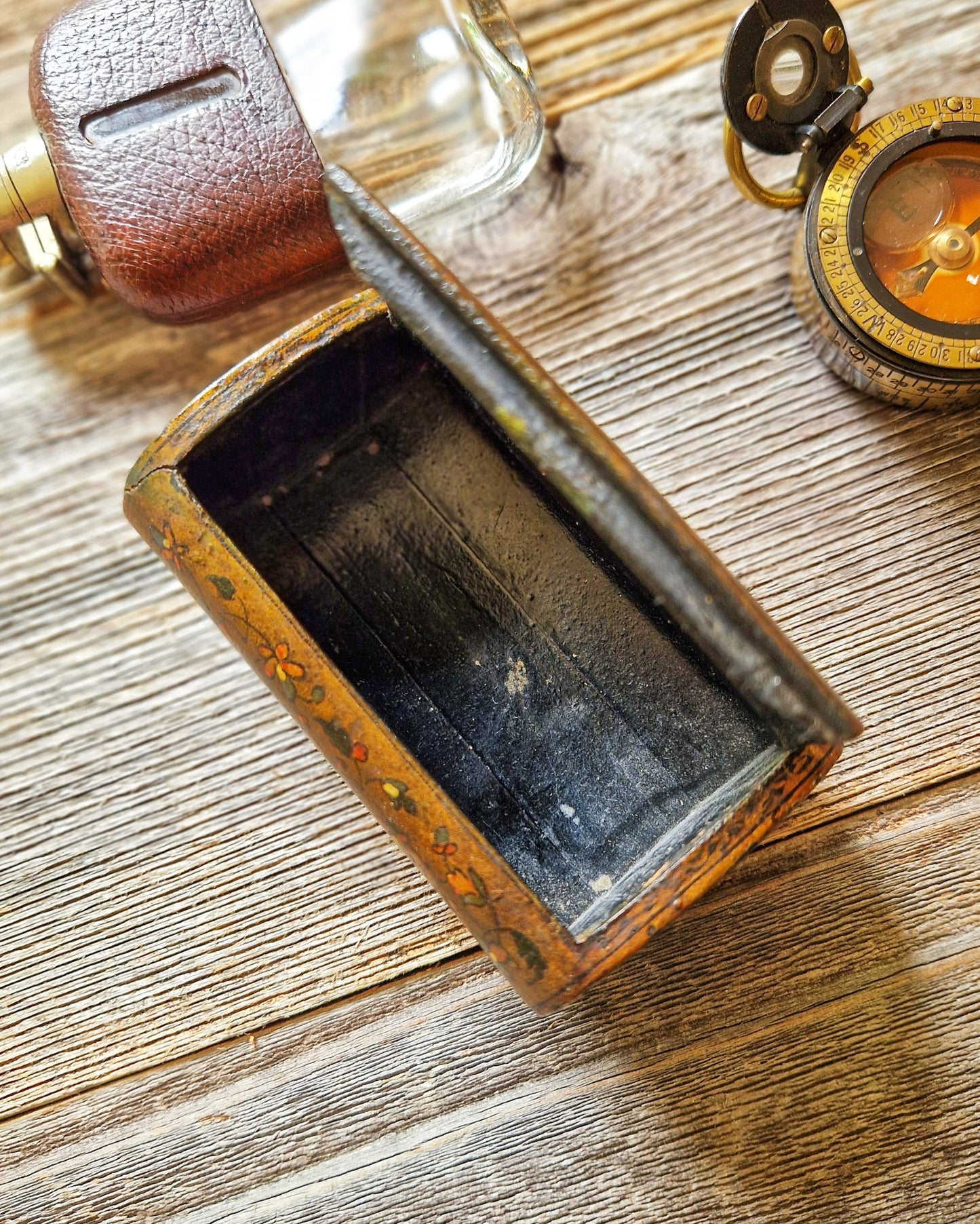 Antique Persian Lacquer Snuff Box c. 1880-1925 | Hand-painted Qajar Papier-Mache