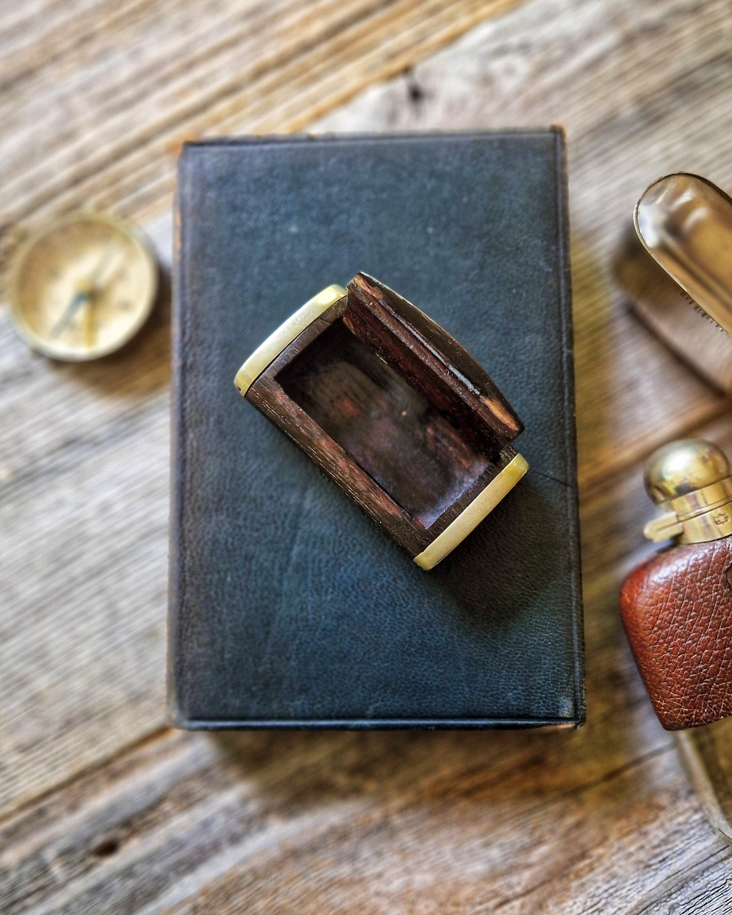 French Wooden Snuff Box with Inlaid Cottage Motif c. 1870-1900 | Late Victorian Gentleman’s Accessory