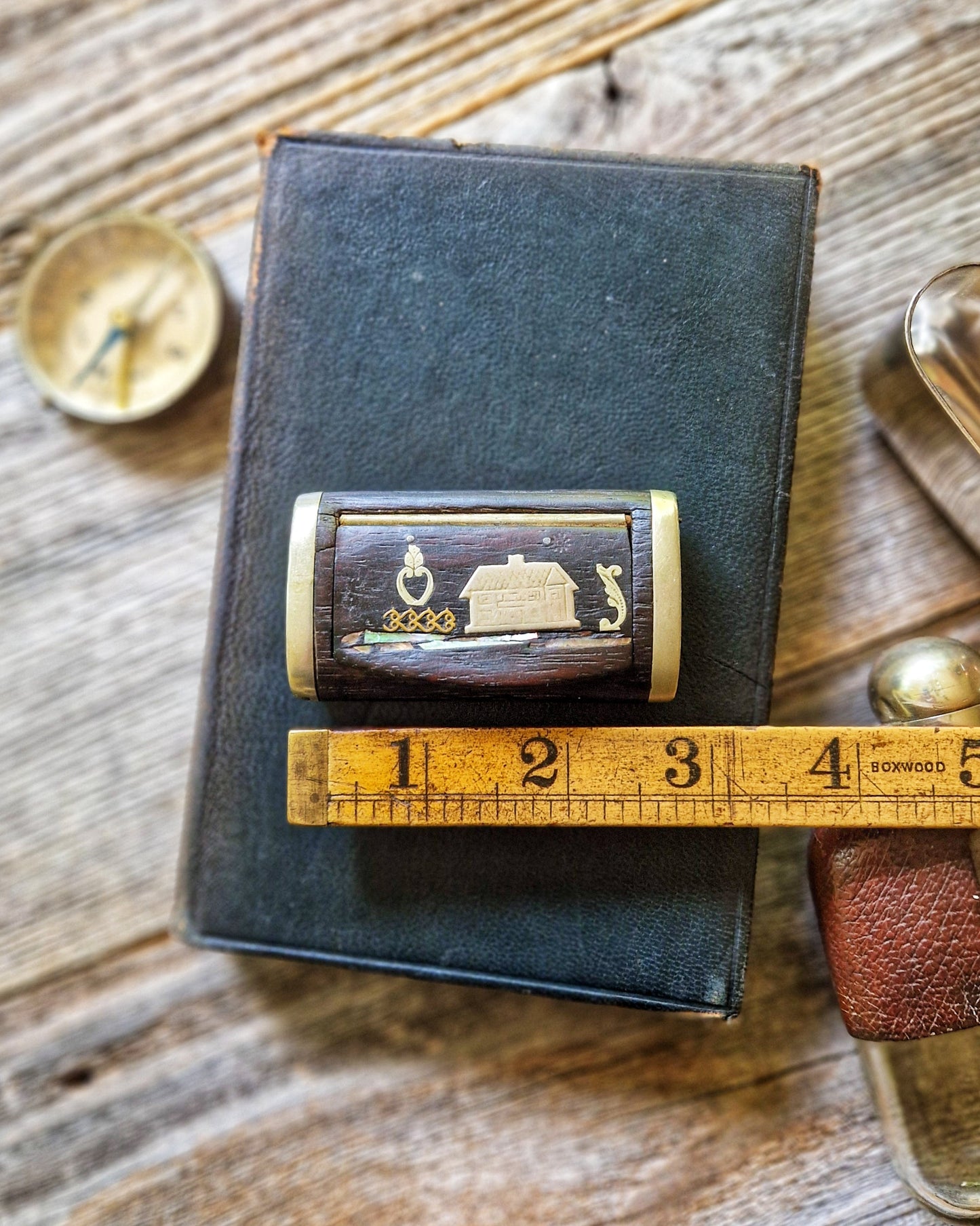 French Wooden Snuff Box with Inlaid Cottage Motif c. 1870-1900 | Late Victorian Gentleman’s Accessory