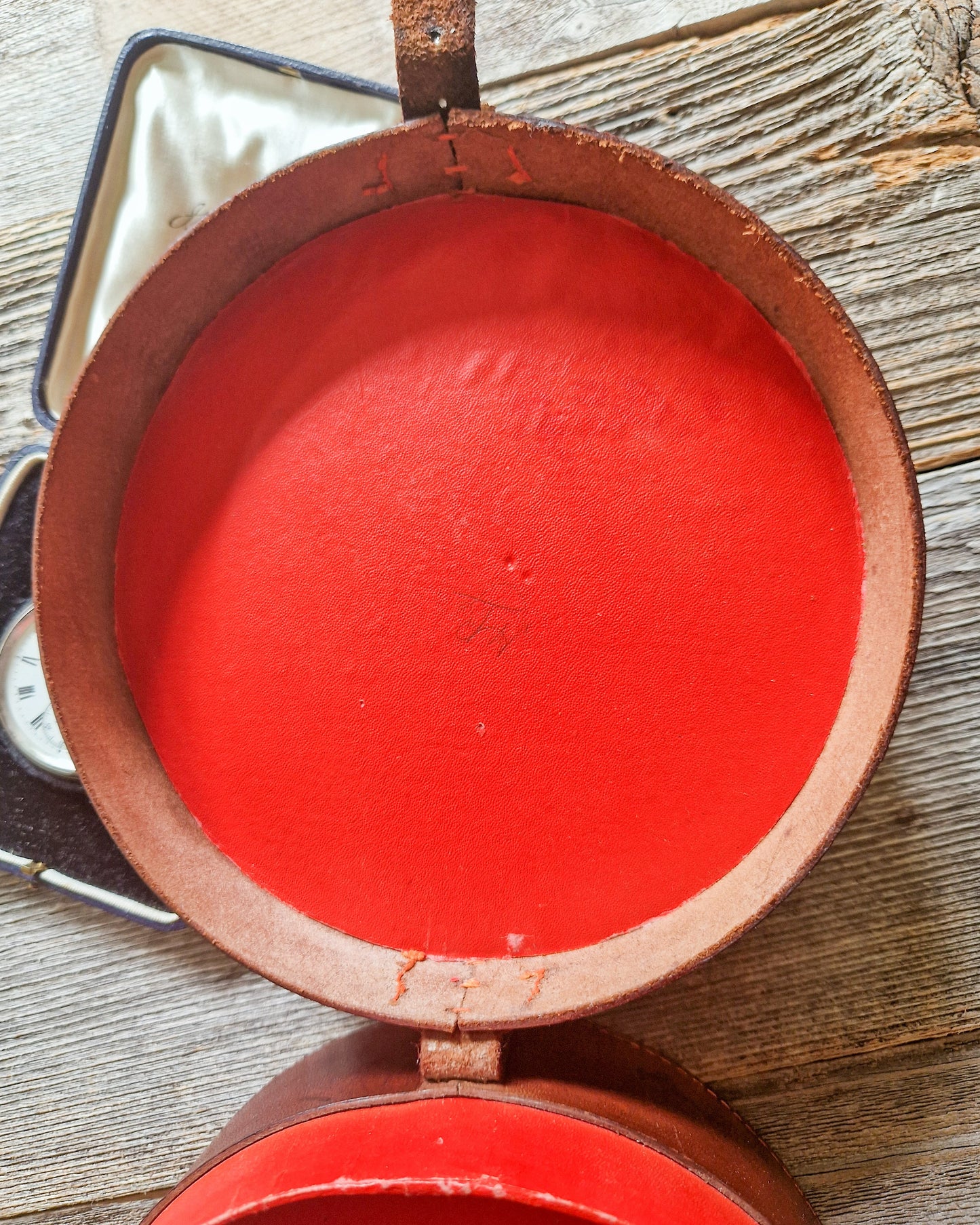 Edwardian Leather Collar Box, 7-Inch Round c. 1910-1925 | Vintage Gentleman’s Accessory
