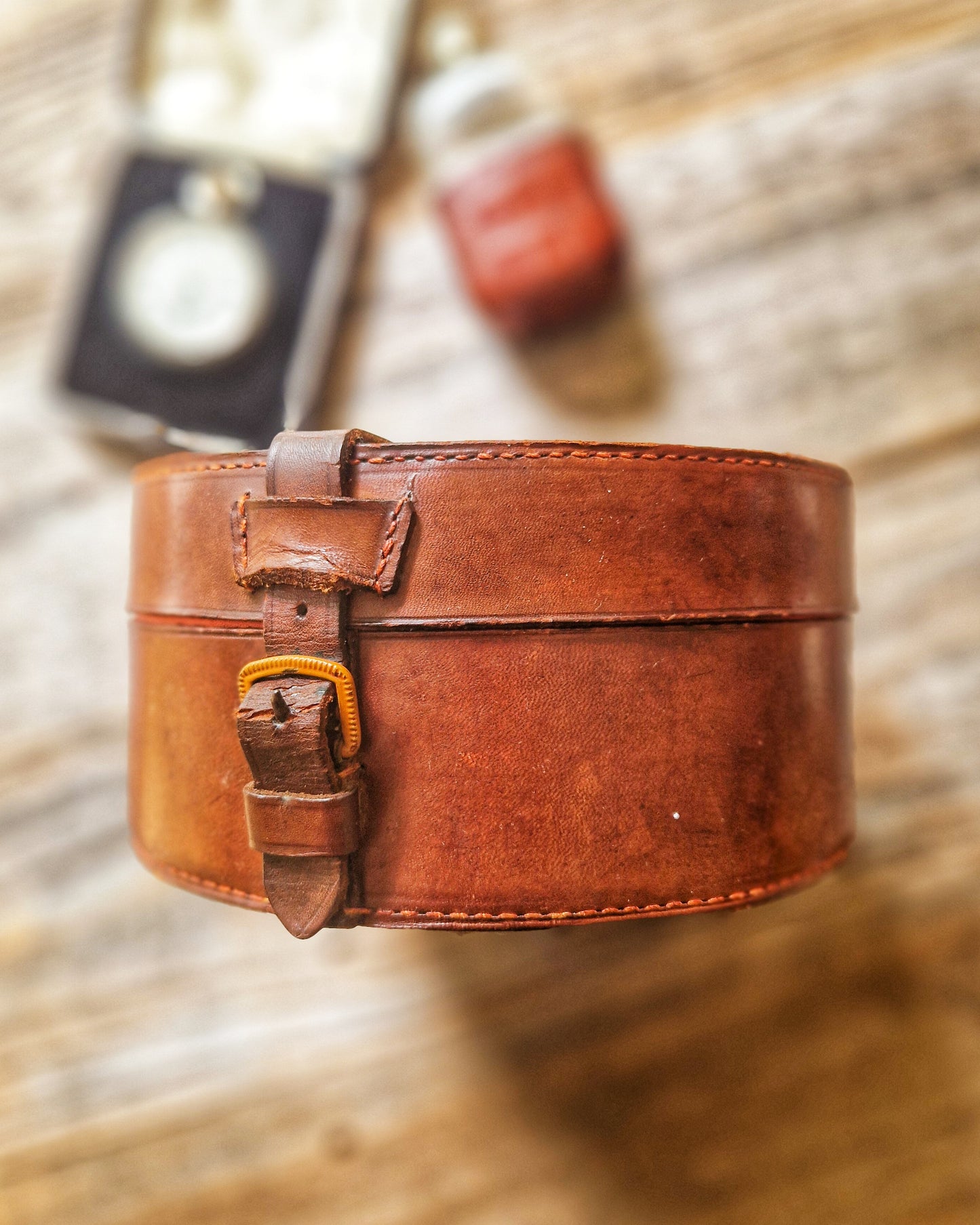 Edwardian Leather Collar Box, 7-Inch Round c. 1910-1925 | Vintage Gentleman’s Accessory