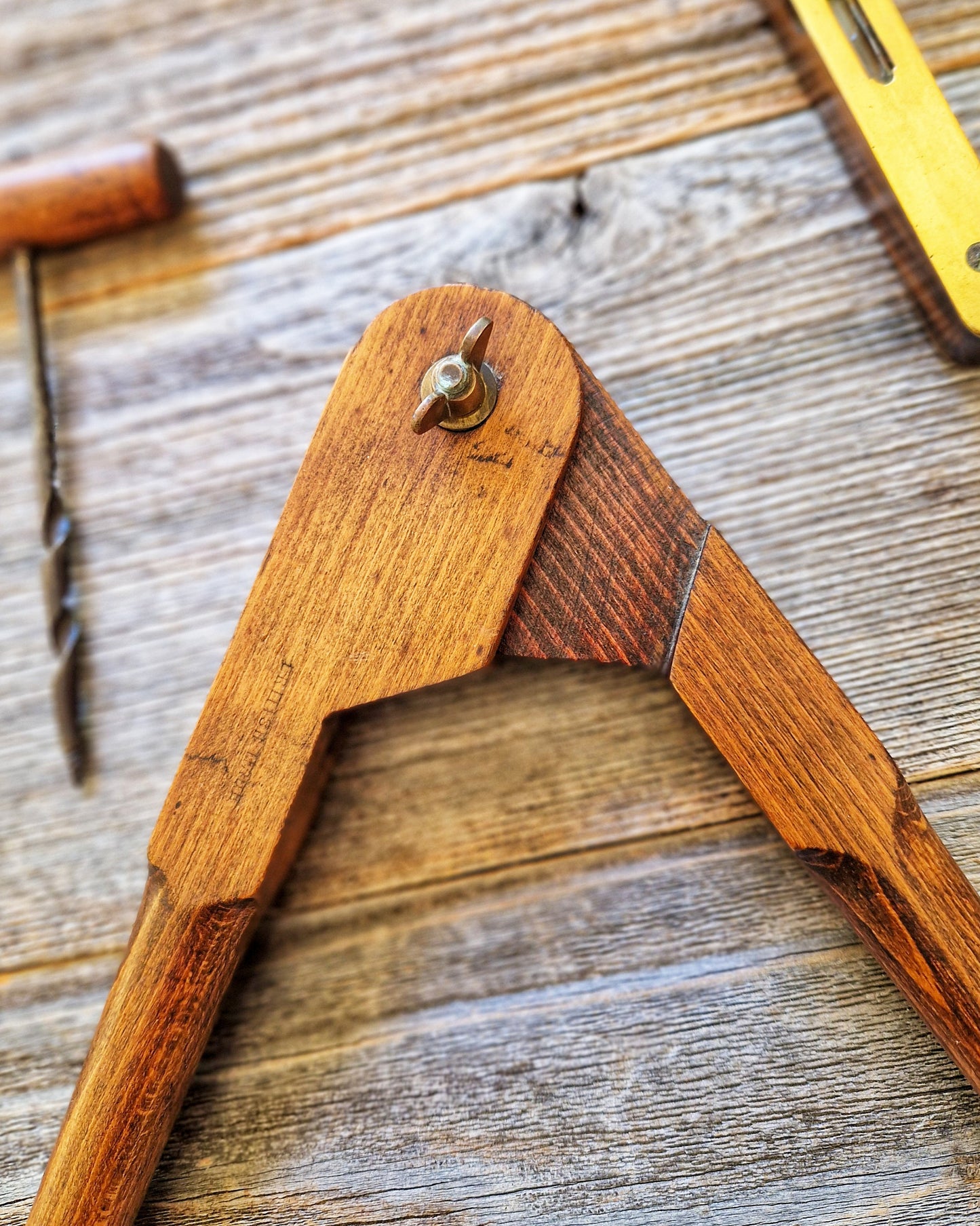 1930s British Carpenter’s Pencil Compass | Vintage Woodworking Tool in Wood & Brass